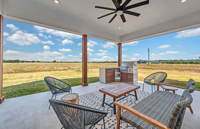 New Luxury Texas Farmhouse - Photo 63