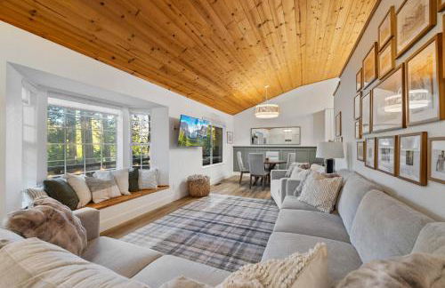 Luxury Mountain Escape Sleeps 25 - Sauna, Hot Tub, Fire Pits - 5 Star Amenities - Photo 11