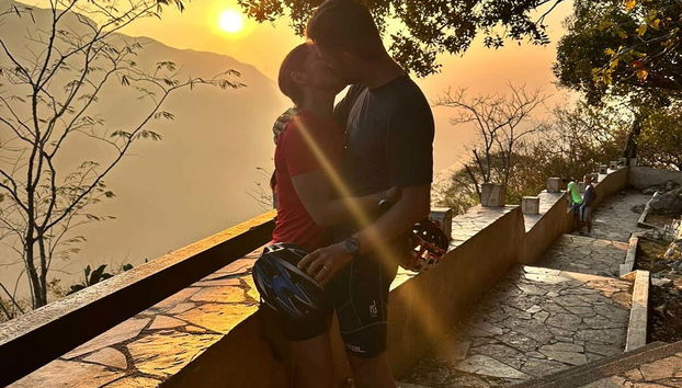 Un instant romantique devant le lever de soleil