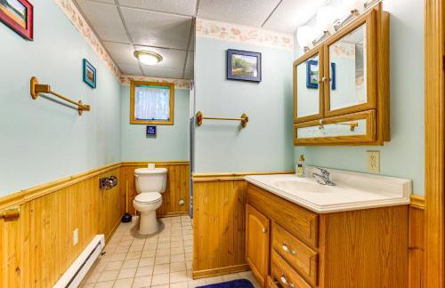 Secluded Family Cabin with Fire Pit in Lake Ariel! - Foto 14