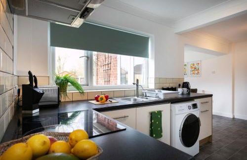 Cosy 4-BDR Family-Friendly House in North Hykeham, with High Speed Free WiFi, Secure Parking, Sleeps Up to 7, Long-Term Stays Allowed! - Foto 35