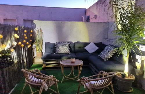 AppartCosy Emplacement Idéal avec Terrasse & Parking Privé - Foto 10