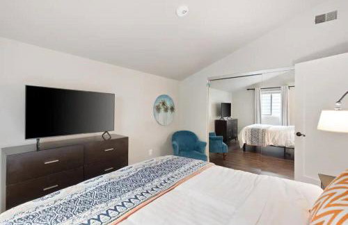 Elegant Beach Living, Just Blocks to the Sand - Foto 25