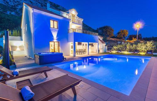 Villa Flora with a 53 sqm private pool with Cinema room with projector and 4 en-suite bedrooms - Foto 38