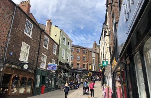 Durham 3 Bedroom House With Parking - Foto 29