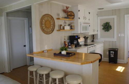 Waterfront, dock, Hot tub, kayaks, King Bedroom with amazing views, RELAXATION, 2 miles to the beach - Foto 29