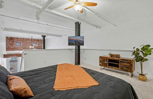 The Elevated Gallery - Historic Loft - Heart of Downtown - 98WalkScore - Foto 12