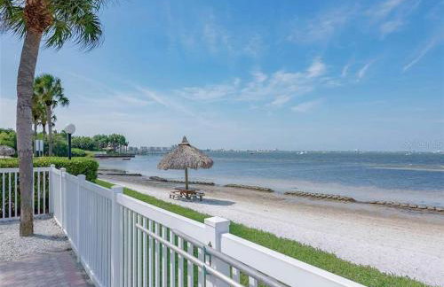 Private Beach Access 2 Pools Waterfront Oasis - Foto 15