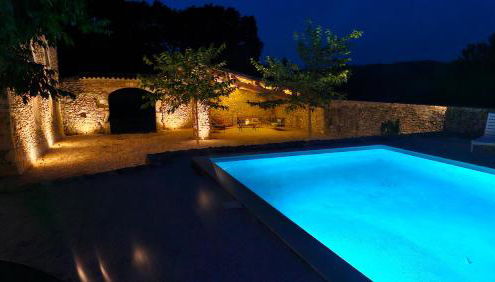 Beautiful Farmhouse with large swimming pool within walking distance of a charming, lively village - Foto 3
