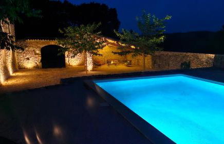 Beautiful Farmhouse with large swimming pool within walking distance of a charming, lively village - Foto 3