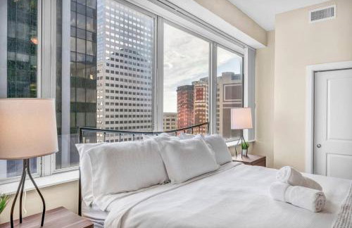 LAKE VIEW Sky-Suite in the Heart of Downtown! - Photo 21