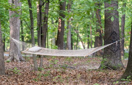 Modern Cabin w/Hot Tub & Fire Pit! - Foto 30