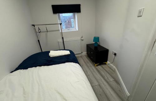 2 Bedroom Home with Free Parking & Fast Wi-Fi - Foto 12