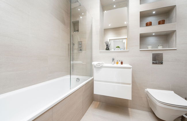 Modern Kingston Home Close to Hampton Court Palace by Underthedoormat - Foto 23