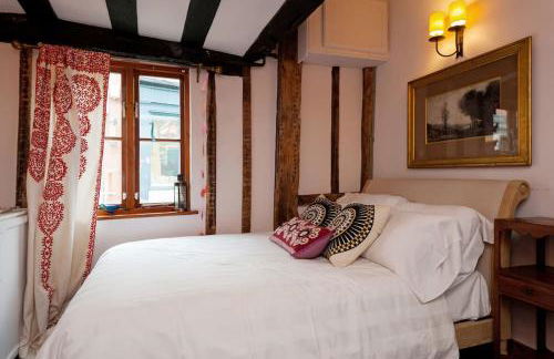 Charming Tudor riverside house - Foto 72