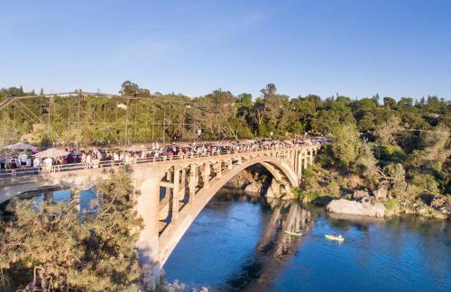 Executive home in a serene park like setting - Foto 29