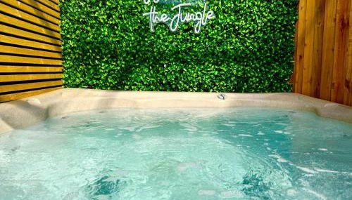 Tudor Hot Tub Family House - Foto 3