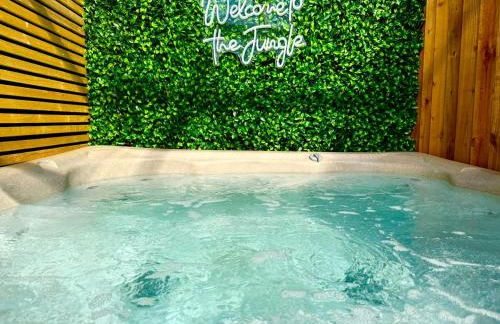 Tudor Hot Tub Family House - Foto 3