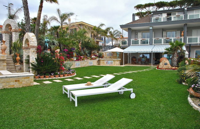 Villa Venus on the Beach - Photo 27