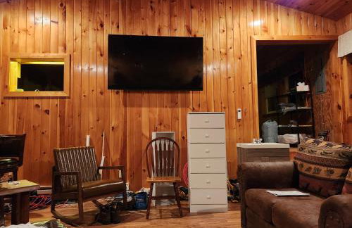Spacious 5 Bedroom Cabin with Riverview & Black Lake Access - Foto 25