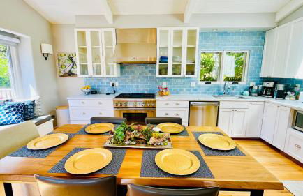 Gorgeous 3-bdrm home, walk to town and beach - Photo 18