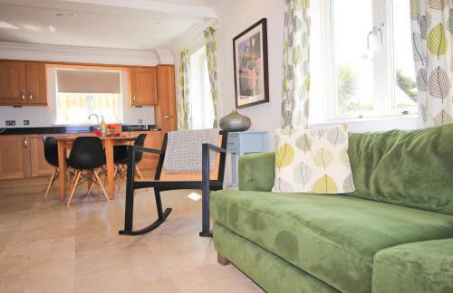 STYLISH, BEACHSIDE apartment, sea views - Foto 2