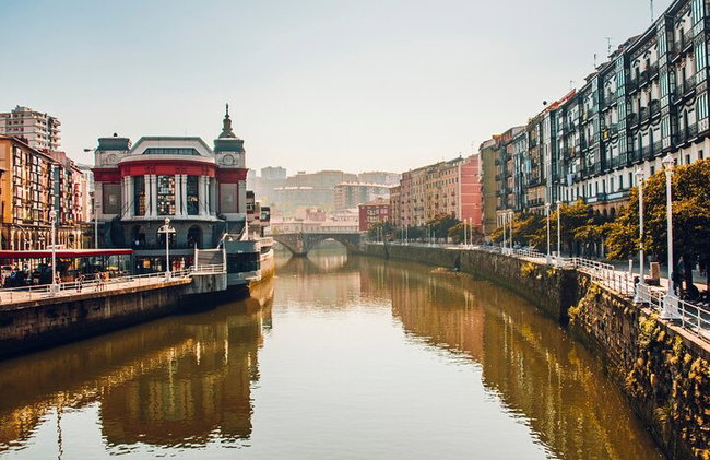 Bilbao & Guggenheim Museum Private Walking Tour with guide - Photo 2