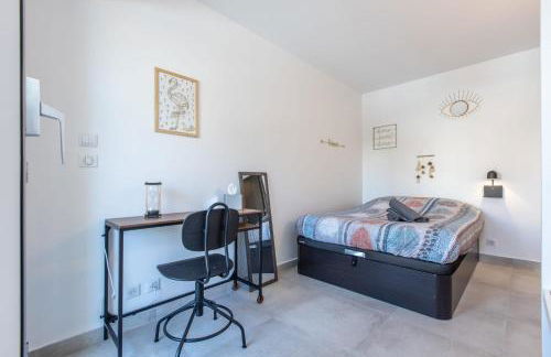 LB Vacation Rentals I Cannes Center, Renovated Apartment with Balcony, Ideal for Holidays or Congress! - Photo 31
