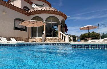Amarella Costa Dorada - Alojamientos privados en villa mediterránea con amplia piscina y zonas BBQ - Foto 1