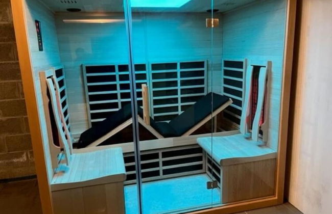 Majestic Villa With Pool and Sauna - Photo 36