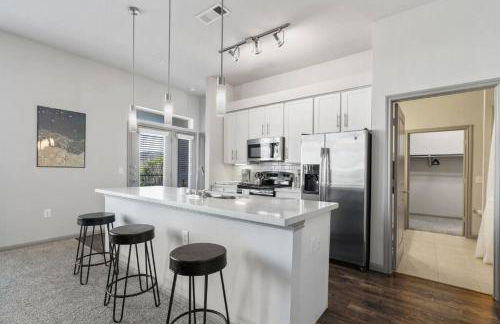 Modern Austin 2BR 2B Unit with Pool, Parking & WiFi - Photo 27