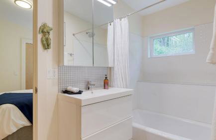 Secluded Modern Enclosed Patio Forest Views Woodland Zen by AvantStay - Foto 20