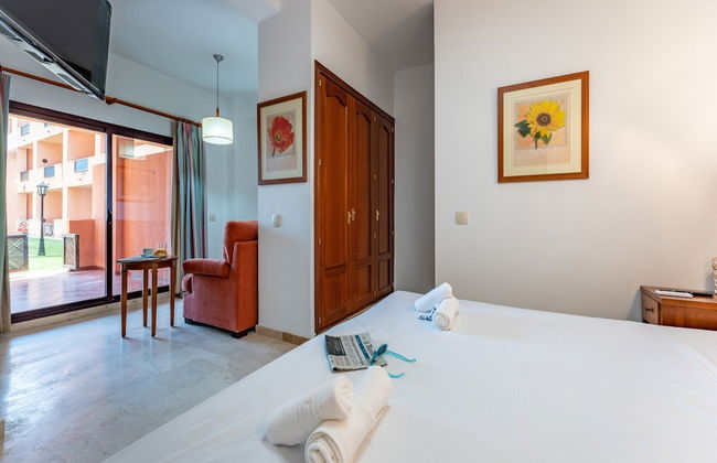 Beachfront Apartment -don Juan Manilva - Photo 3