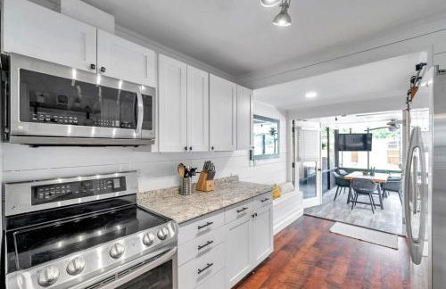 Close to downtown& beach- pool, porch, fenced yard - Foto 12