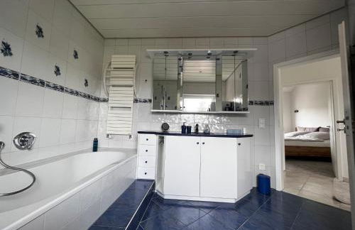 KLIMATISIERTE schöne 110 qm große moderne und helle Wohnung - Foto 35