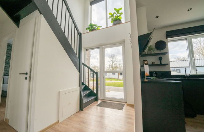 Luxury Villa With Dishwasher - Photo 2