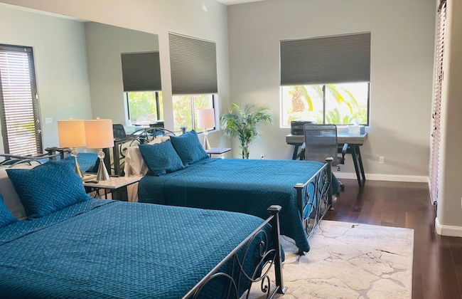 Luxury Contemporary Sanctuary w/ Pool and Views! - Foto 6