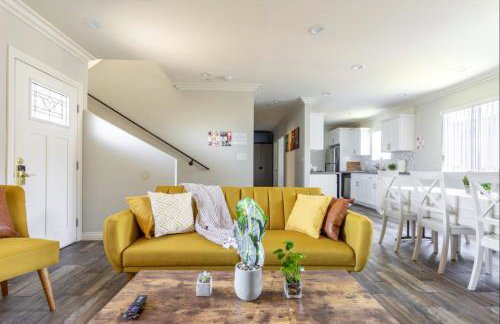 Cheerful 5BR house with parking near USC - Photo 1