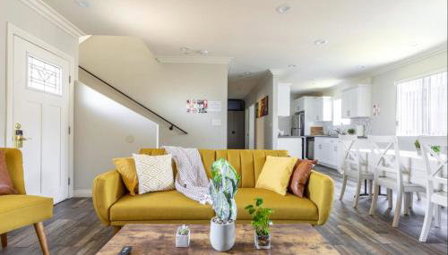 Cheerful 5BR house with parking near USC - Photo 1