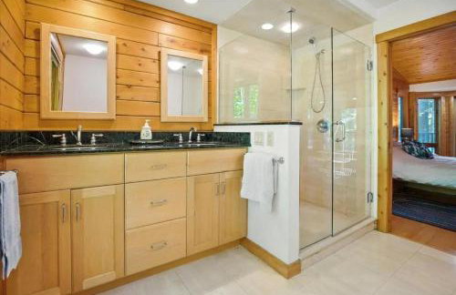 Lakefront Log Home on Huge Lake in Private Cove - Foto 28