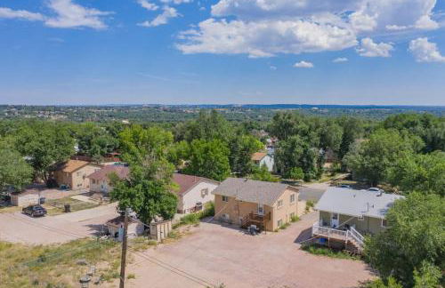 2BR Aptmt Parks Private Deck, Mountain Views! - Foto 80