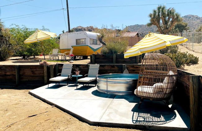 Cozy Rustic Home Minutes to Joshua Tree Nat l Park - Photo 2