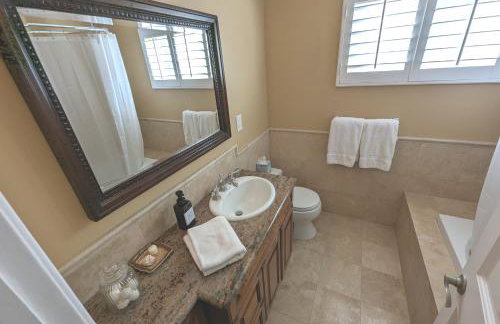 4 BR Encino Home w/ Amazing Yard, Near Everything - Foto 57