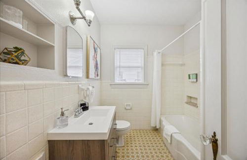 1930s Austin Charming Home and Hot Tub Near South Congress - Photo 23