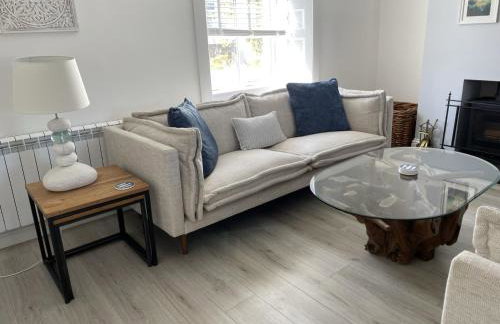 The Little Seahorse - Newly Renovated Cottage 5mins Walk The Beach with Hot Tub - Photo 13