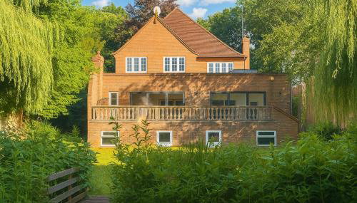 Luxury Ascot Indoor Heated Pool & Wellness Bubble Spa - Foto 2, Garden, Garden view