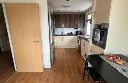 Sunset Heights Bright 2BR with City Views and Free Parking - Foto 9