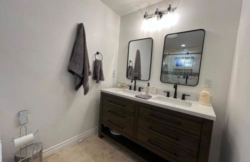 Serenity - Amazing Views & Modern Charm - Photo 25