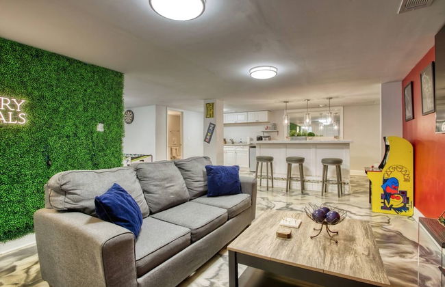 Lrg 5BR 5BA Home w 10 Beds Pool Hottb Gamerm2 - Foto 13