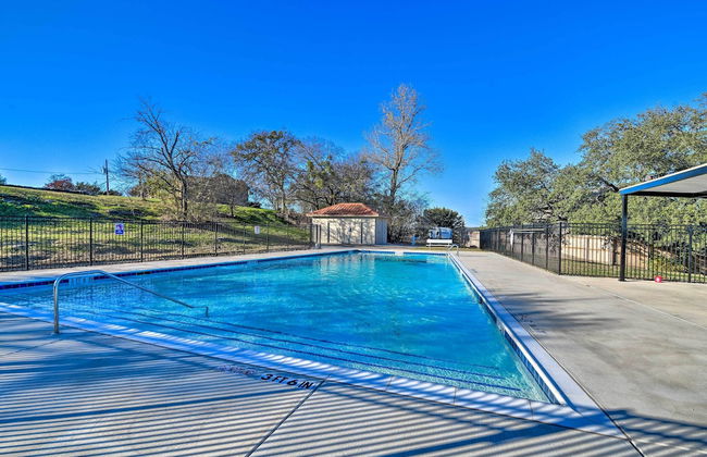 Hot Tub and Fire Pit! Cozy Granbury Escape Near Lake - Foto 37